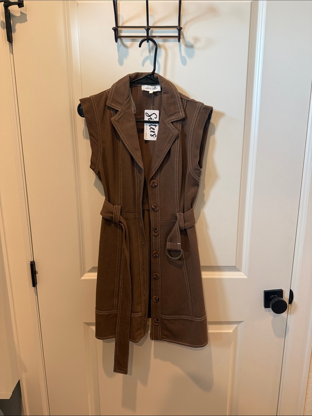 entro Brown Sleeveless Button-Front Trench Vest with Belt